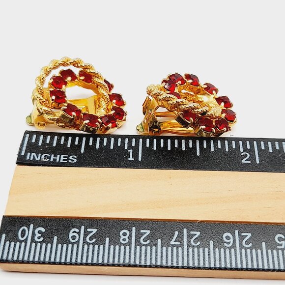 Vintage Red Rhinestone Gold Rope Clip Earrings – 7/8 Inch Sparkle - Picture 9 of 12